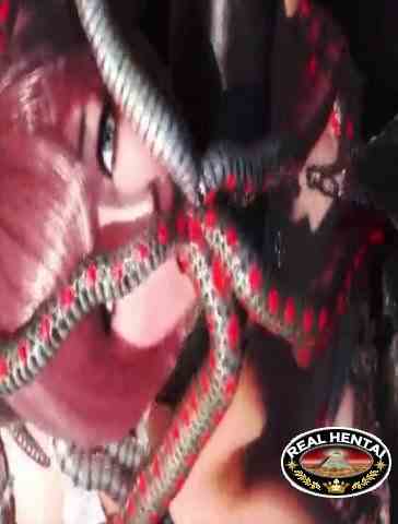 Инопланетный монстр уничтожает киску девушки Крис